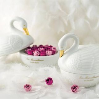 レメルヴェイユーズラデュレ(Les Merveilleuses LADUREE)の1点限り 未使用 白鳥 薔薇チーク LADUREE(チーク)