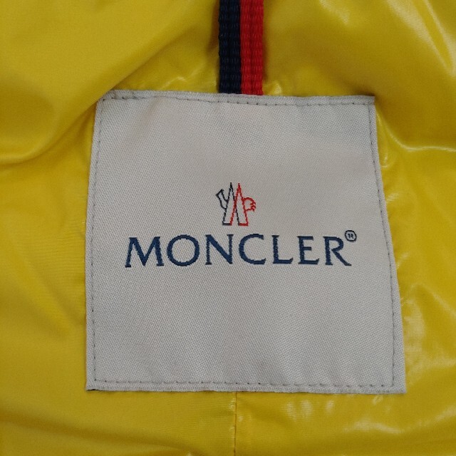 MONCLER(モンクレール)のMONCLER モンクレール ダウンベスト イエロー レディースのジャケット/アウター(ダウンベスト)の商品写真