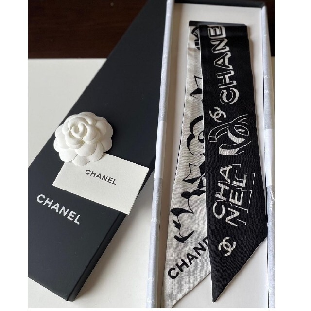 CHANEL(シャネル)のシャネル♡新品未開封♡スカーフ♡ツイリー レディースのファッション小物(バンダナ/スカーフ)の商品写真