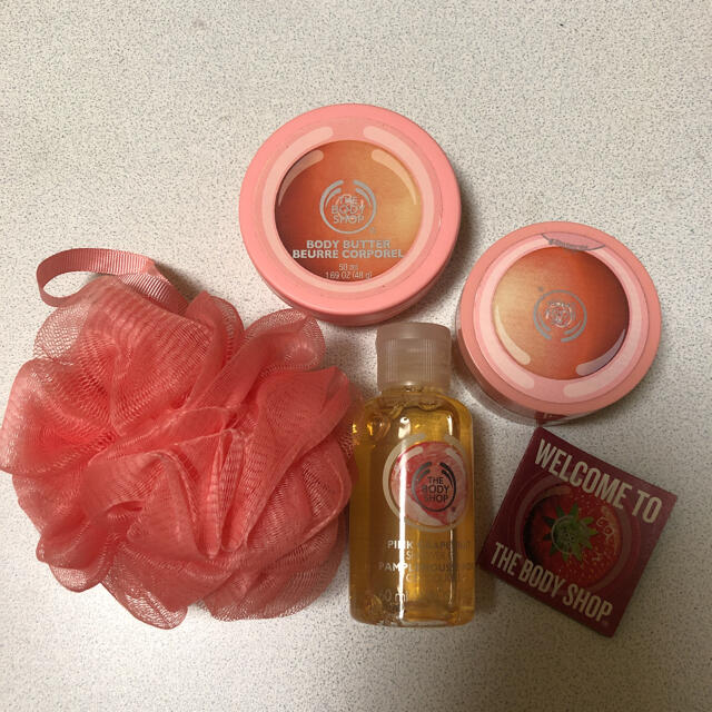 THE BODY SHOP(ザボディショップ)の8月15日迄限定価格‼︎THE BODY SHOP ピンクグレープフルーツポーチ コスメ/美容のボディケア(ボディクリーム)の商品写真