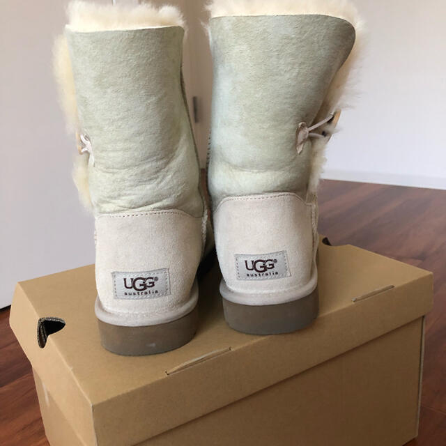 UGG(アグ)のミキ五郎様　美品✨UGG ベイリーボタン　ブーツ レディースの靴/シューズ(ブーツ)の商品写真