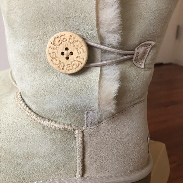 UGG(アグ)のミキ五郎様　美品✨UGG ベイリーボタン　ブーツ レディースの靴/シューズ(ブーツ)の商品写真