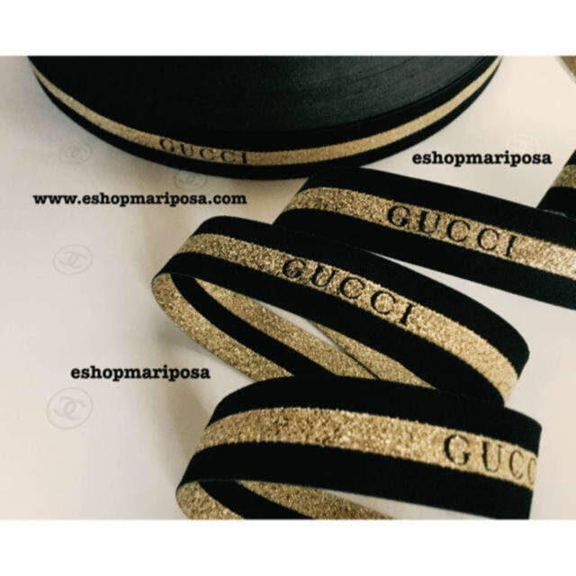 Gucci(グッチ)のグッチリボン🎀 2m 2種ブラック x ゴールド ストライプ ロゴ入り 黒金 インテリア/住まい/日用品のオフィス用品(ラッピング/包装)の商品写真