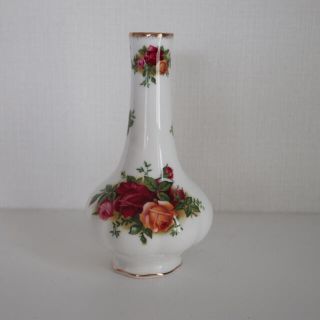 ロイヤルアルバート(ROYAL ALBERT)のroyal alvelt の小花入り　花瓶(花瓶)