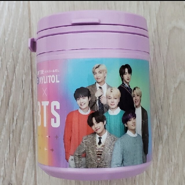 防弾少年団(BTS)(ボウダンショウネンダン)のLOTTE XYLITOL ボトルガム  BTS 集合 食品/飲料/酒の食品(菓子/デザート)の商品写真