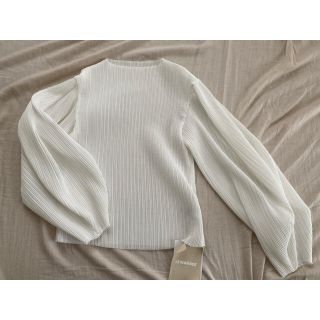 新品未使用　Leinwande / puff sleeve pleats top(シャツ/ブラウス(長袖/七分))