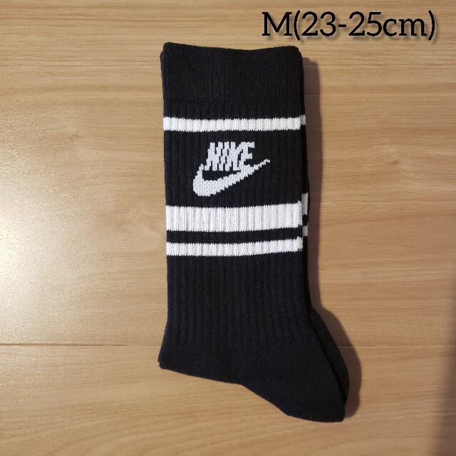 NIKE(ナイキ)のナイキソックス(ブラック/ホワイトロゴ) レディースのレッグウェア(ソックス)の商品写真