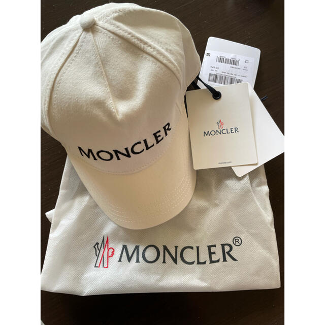 MONCLER(モンクレール)のモンクレール MONCLER ロゴ ベースボールキャップ ホワイト  レディースの帽子(キャップ)の商品写真