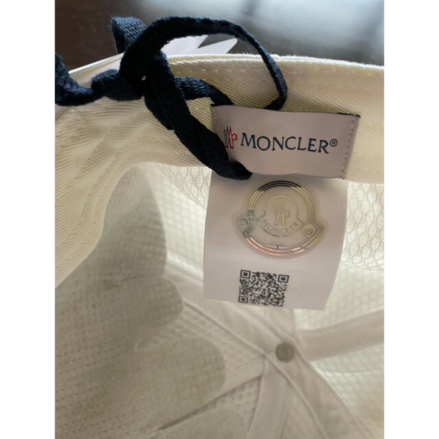 MONCLER(モンクレール)のモンクレール MONCLER ロゴ ベースボールキャップ ホワイト  レディースの帽子(キャップ)の商品写真