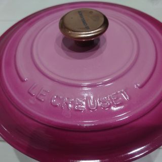 ルクルーゼ(LE CREUSET)のル・クルーゼ　ココットロンド22cm　シグニチャー　ベリー(鍋/フライパン)