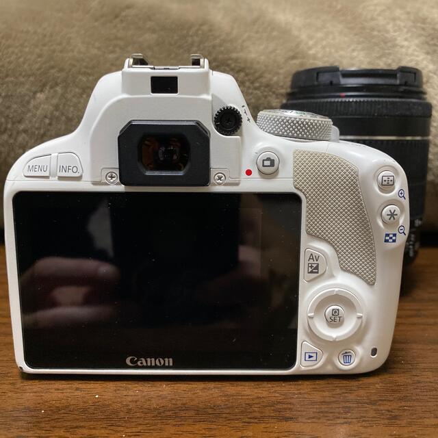 Canon(キヤノン)のEOS Kiss X7 ホワイト スマホ/家電/カメラのカメラ(デジタル一眼)の商品写真