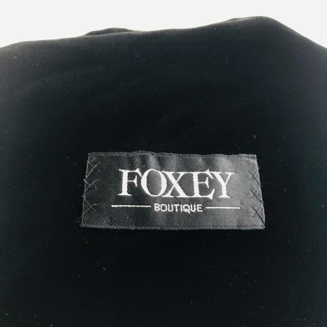 FOXEY(フォクシー)の極美品★FOXEY BOUTIQUE★ロゴラインストーン付ミンクベロア マフラー レディースのファッション小物(マフラー/ショール)の商品写真