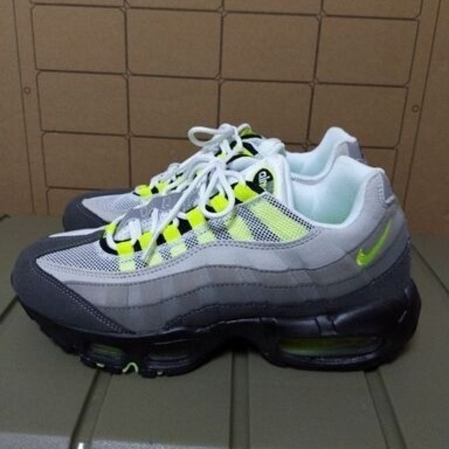 NIKE(ナイキ)の【新品】エアマックス95　AIR MAX 95　イエロー　26.5cm メンズの靴/シューズ(スニーカー)の商品写真