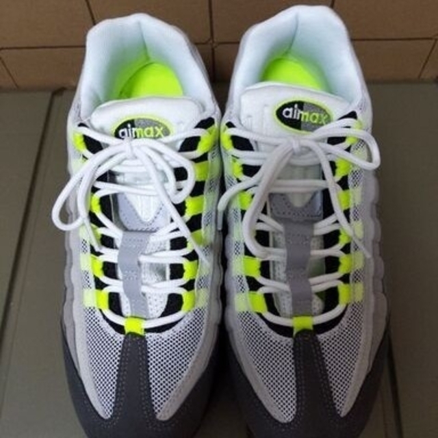 NIKE(ナイキ)の【新品】エアマックス95　AIR MAX 95　イエロー　26.5cm メンズの靴/シューズ(スニーカー)の商品写真