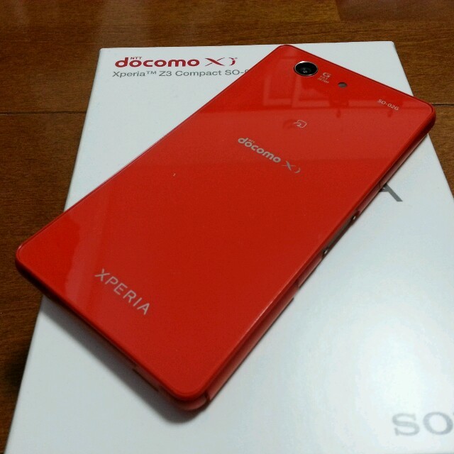 超美品 SO-02G Xperia Z3 compact オレンジ スマホ/家電/カメラのスマートフォン/携帯電話(スマートフォン本体)の商品写真