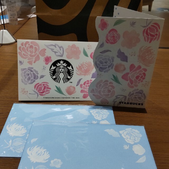 Starbucks Coffee(スターバックスコーヒー)の美品！スターバックス☆カード＆封筒　２セット　スタバ ハンドメイドの文具/ステーショナリー(カード/レター/ラッピング)の商品写真