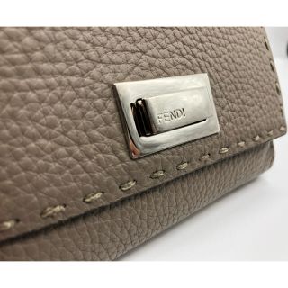 ■美品■フェンディ/ピーカブー/二つ折り財布/セレリア/FENDI/グレージュ