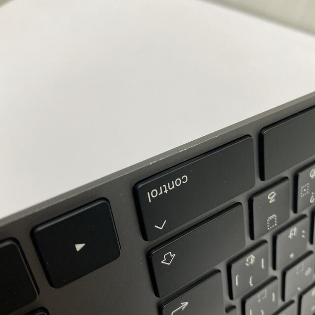 Apple(アップル)のApple 中古 Magic Keyboard テンキー付き MRMH2J/A スマホ/家電/カメラのPC/タブレット(PC周辺機器)の商品写真