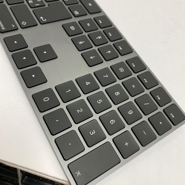 Apple(アップル)のApple 中古 Magic Keyboard テンキー付き MRMH2J/A スマホ/家電/カメラのPC/タブレット(PC周辺機器)の商品写真