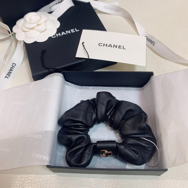 【取引中】2021AW新作 CHANEL 新品未使用 レザーシュシュ