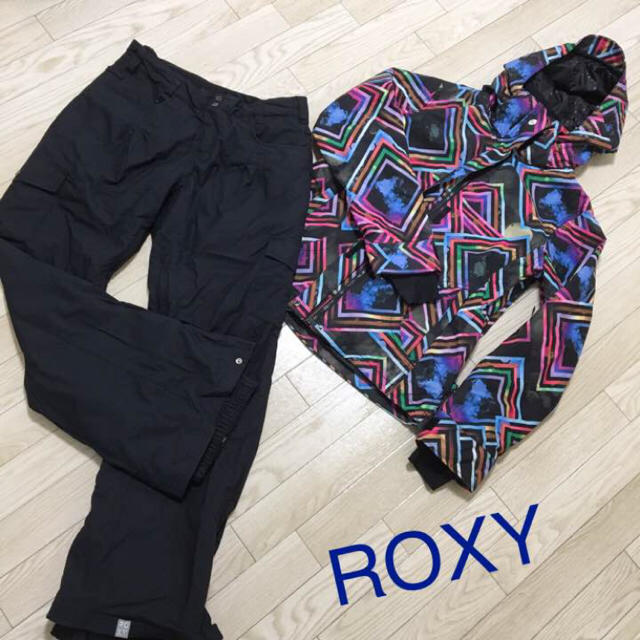 Roxy(ロキシー)の上下セット ROXY スノボーウェア スポーツ/アウトドアのスノーボード(ウエア/装備)の商品写真