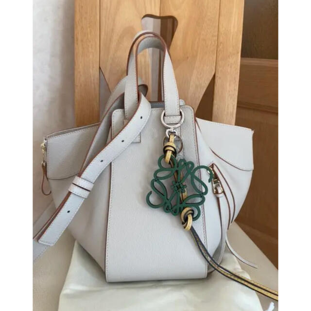 専用♡チャームセット!LOEWE ロエベ ハンモック スモール ライトゴースト | フリマアプリ ラクマ 専用♡チャームセット!LOEWE ロエベ ハンモック スモール ライトゴースト | フリマアプリ ラクマ