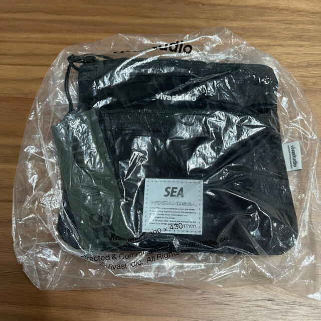 SEA(シー)のVIVASTUDIO × WDS DOUBLE ZIPPER BAG メンズのバッグ(ショルダーバッグ)の商品写真