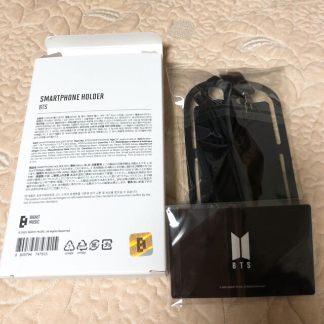 防弾少年団(BTS)(ボウダンショウネンダン)のBTS スマホショルダー スマホホルダー weverse  トレカ付き  エンタメ/ホビーのCD(K-POP/アジア)の商品写真