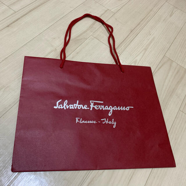 Salvatore Ferragamo(サルヴァトーレフェラガモ)のフェラガモ　ショッパー　袋 レディースのバッグ(ショップ袋)の商品写真