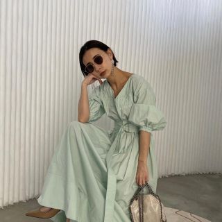 アメリヴィンテージ(Ameri VINTAGE)のSHIRRING VOLUME SLEEVE DRESS(ロングワンピース/マキシワンピース)