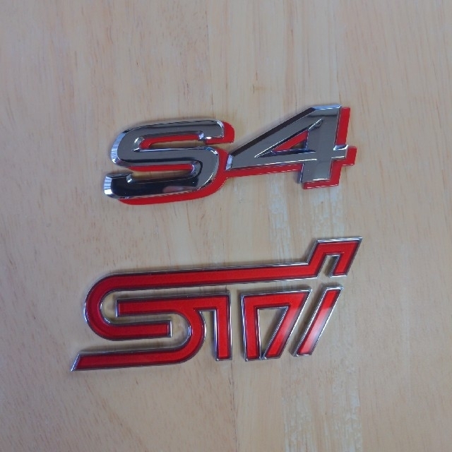 スバル(スバル)のスバル　WRX　 STI　 S4　エンブレム　オーナメント 自動車/バイクの自動車(車外アクセサリ)の商品写真