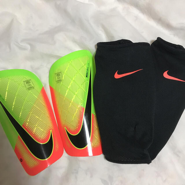 NIKE(ナイキ)のNike シンガード　脛当て　Mサイズ スポーツ/アウトドアのサッカー/フットサル(その他)の商品写真