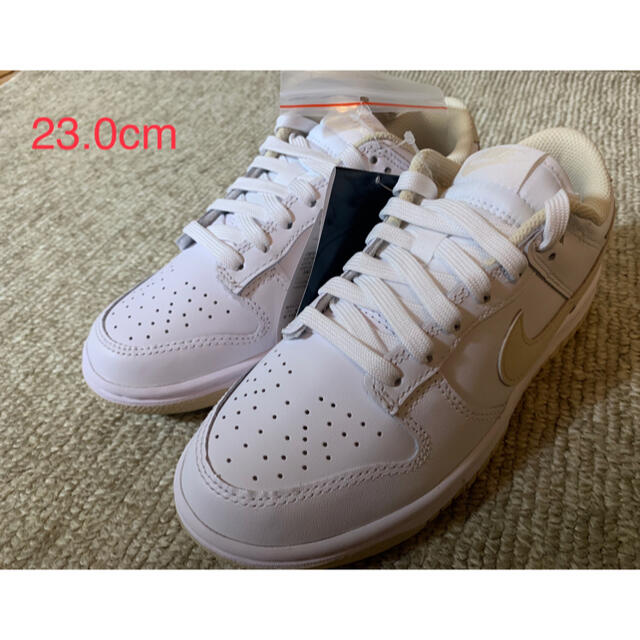 NIKE(ナイキ)の23.0cm Nike WMNS Dunk Low Pearl White レディースの靴/シューズ(スニーカー)の商品写真