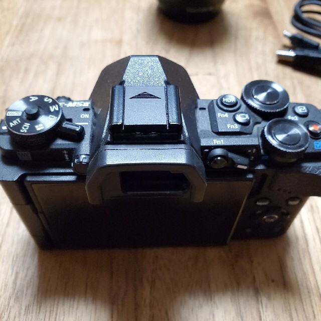 美品 OLYMPUS OM-D E-M5 ミラーレス シャッター回数876 (ミラー 美品 OLYMPUS OM-D E-M5 ミラーレス シャッター回数876 (ミラー