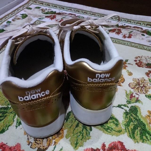 New Balance(ニューバランス)のニューバランス520ゴールド ２５センチ レディースの靴/シューズ(スニーカー)の商品写真