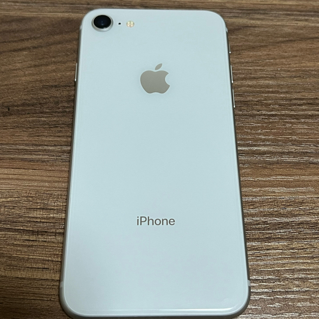 Apple(アップル)のiPhone8 64GB SIMロック解除済　 スマホ/家電/カメラのスマートフォン/携帯電話(スマートフォン本体)の商品写真