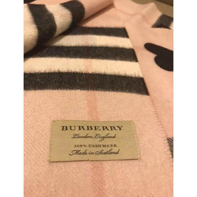 BURBERRY(バーバリー)の値下げ不可！BURBERRY　バーバリー　マフラーカシミア100％ハートブラック レディースのファッション小物(マフラー/ショール)の商品写真