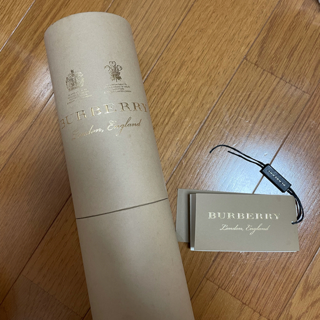 BURBERRY(バーバリー)の値下げ不可！BURBERRY　バーバリー　マフラーカシミア100％ハートブラック レディースのファッション小物(マフラー/ショール)の商品写真