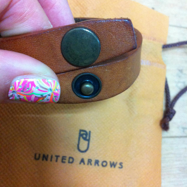 UNITED ARROWS(ユナイテッドアローズ)のアローズ 革ブレス レディースのアクセサリー(ブレスレット/バングル)の商品写真