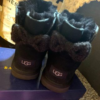 アグ(UGG)のUGG リボン付きムートンブーツ(ブーツ)