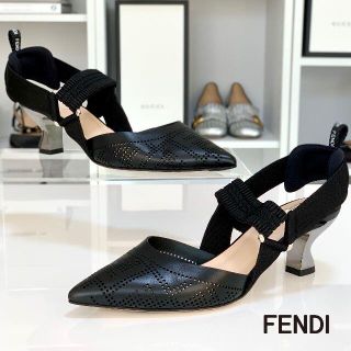 フェンディ(FENDI)の3137 フェンディ コリブリ パンチング パンプス ブラック(ハイヒール/パンプス)