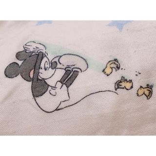 ユニクロ(UNIQLO)の赤ちゃん　おくるみ　コットン100%     ガーゼ　Disney   ミッキー(おくるみ/ブランケット)