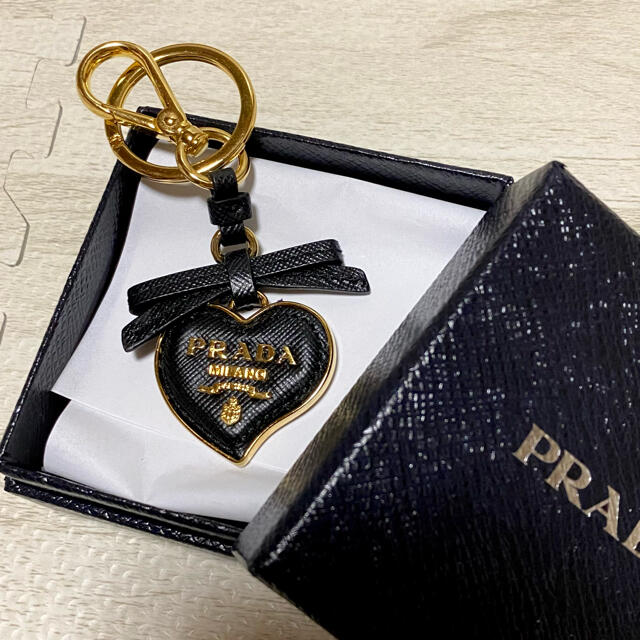 PRADA 》SAFFIANO HEART サフィアーノ ハート キーリング 【60％OFF ...