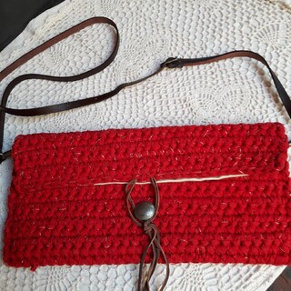 希少！オーダー裂いた布で編んだ2Wayクラッチバッグ、赤ラメ入り、革紐コンチョ付(バッグ)