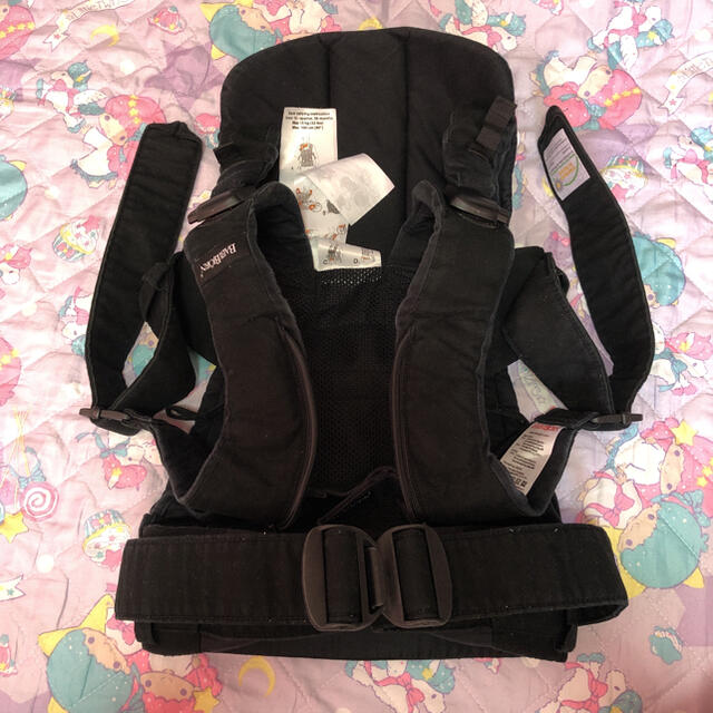 BABYBJORN(ベビービョルン)の最終値下★中古★BABYBJORN★ベビーキャリア　ONE キッズ/ベビー/マタニティの外出/移動用品(抱っこひも/おんぶひも)の商品写真