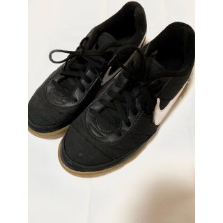 ナイキ(NIKE)のNIKE フットサルシューズ　22cm(シューズ)