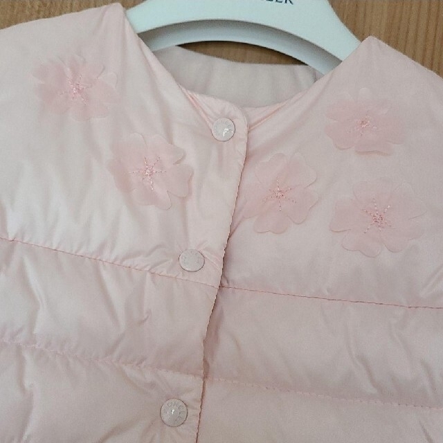 MONCLER(モンクレール)の新品未使用　MONCLER　ダウン　92　2a キッズ/ベビー/マタニティのキッズ服女の子用(90cm~)(ジャケット/上着)の商品写真