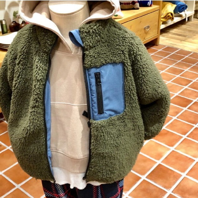 B:MING LIFE STORE by BEAMS(ビーミング ライフストア バイ ビームス)のB:MING by BEAMS ボア リバーシブル　ジャケット　110 オリーブ キッズ/ベビー/マタニティのキッズ服女の子用(90cm~)(ジャケット/上着)の商品写真