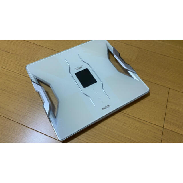 タニタ 体組成計 スマホ 日本製 ホワイト RD-906 WH  スマホ/家電/カメラの美容/健康(体重計/体脂肪計)の商品写真