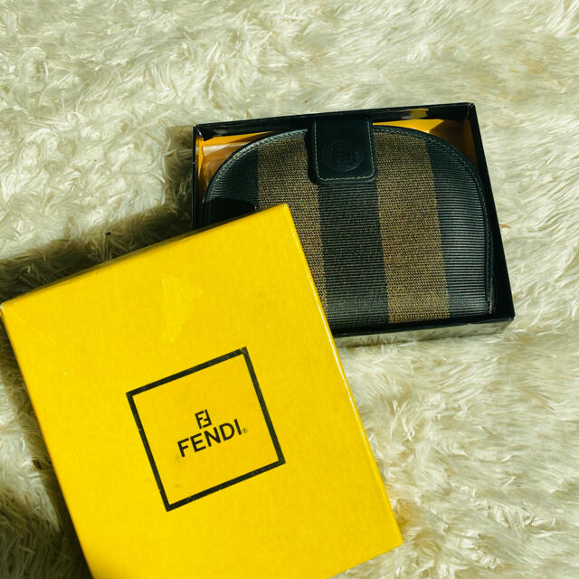 FENDI(フェンディ)のFENDI 折りたたみ財布 レディースのファッション小物(財布)の商品写真